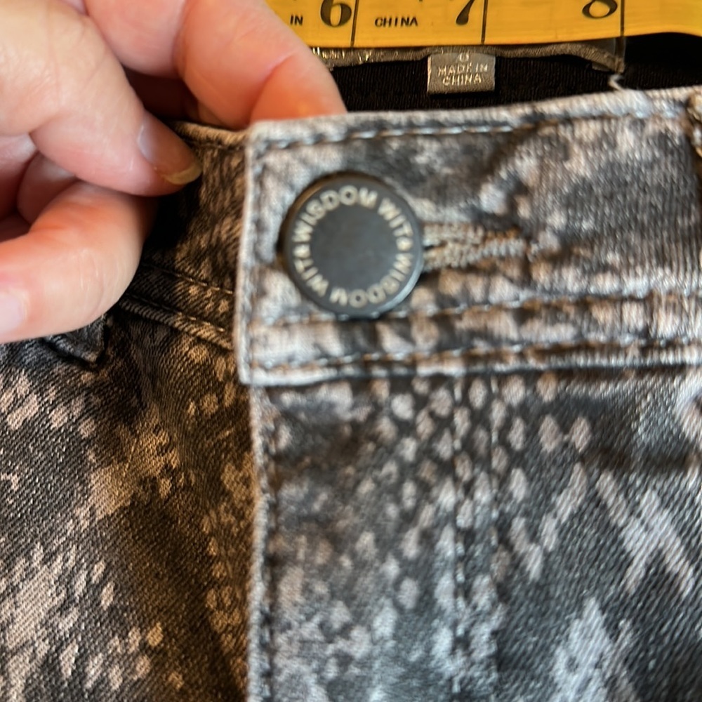 Wit & Wisdom Absolution Snakeskin Print Skinny Jeans Size 0 - Picture 9 of 14
